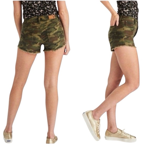 American Eagle Vintage High Rise Festival Camouflage Shorts Size 8 NEW - Picture 1 of 8